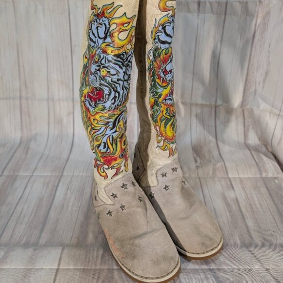 Don Ed Hardy Women's Beige Tiger Faux Fur Suede Lined Star Studded Boots Size 9 - Picture 1 of 11